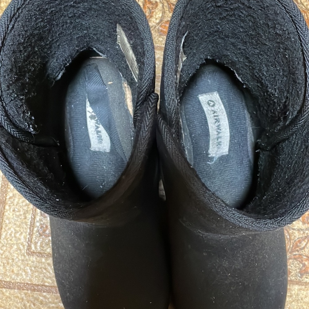 Airwalk Boots Womens 12 Short Winter Snow Boot Black Faux Suede Wedge Slip On - Picture 2 of 5